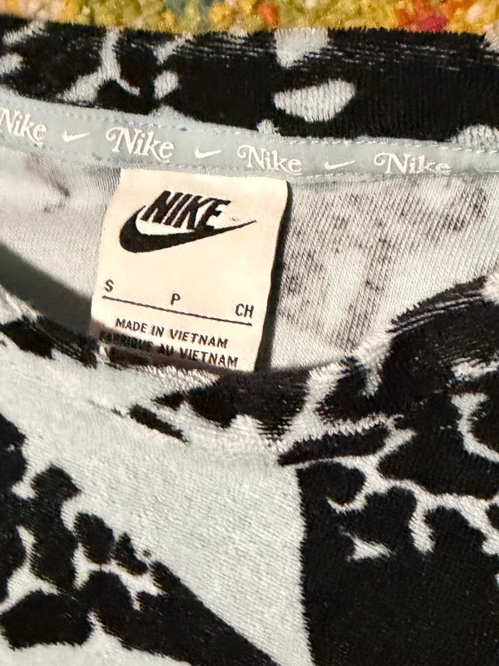RARE Black & White Floral crop top velour